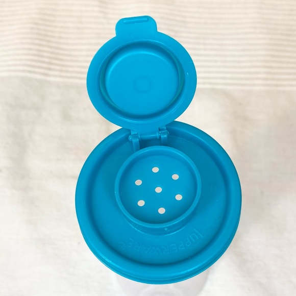 Tupperware Large Salt Shaker NWOT - Picture 6 of 9